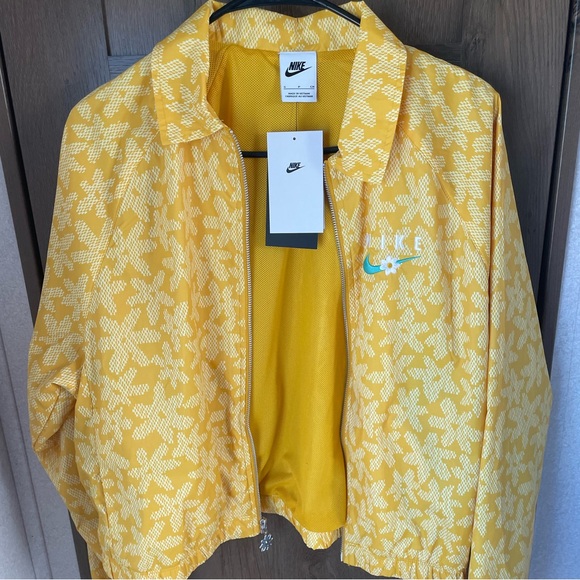 Nike Windbreaker - Picture 1 of 6
